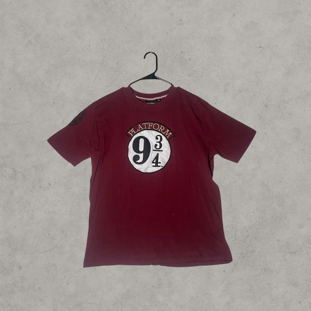 Harry Potter Platform 9 3/4 Embroidered Maroon Graphic Tee Shirt Mens XL